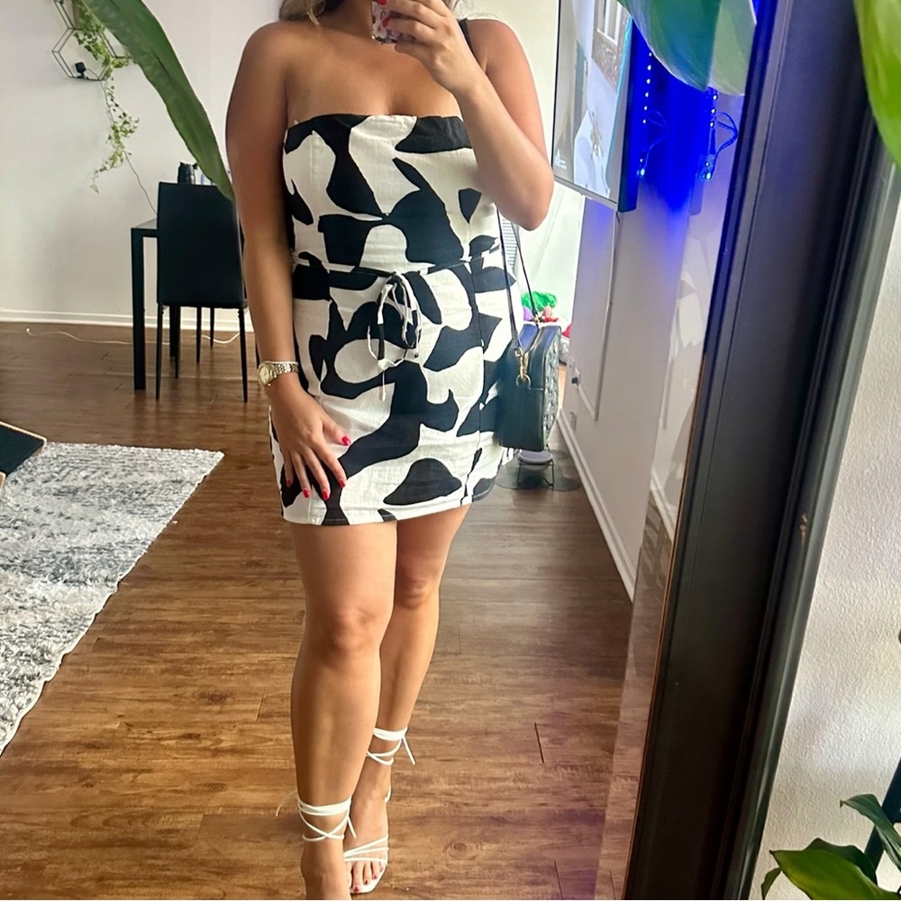 Abercrombie & Fitch Black and White Strapless Dress